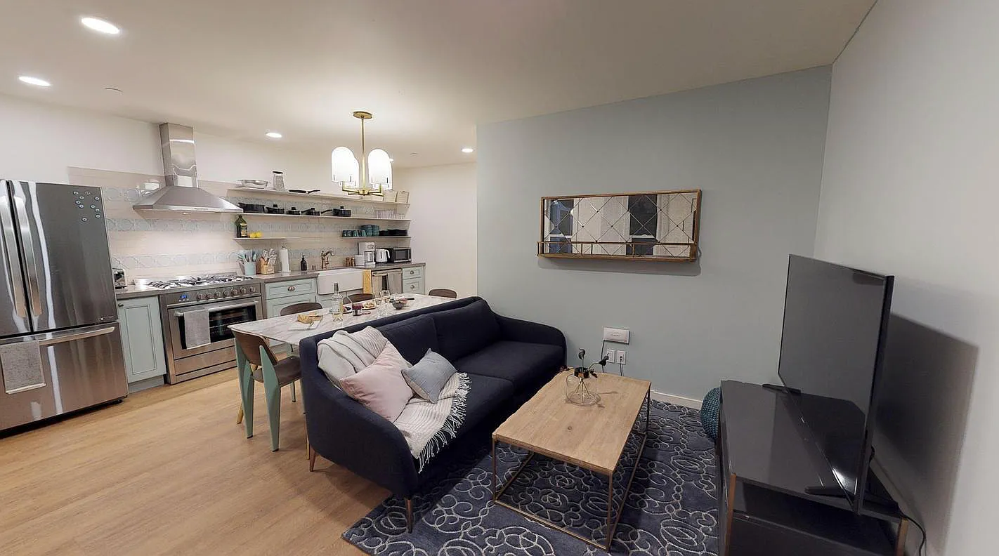 6 bed, 2400 sqft, $1,850 — Photo 4