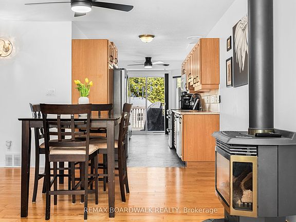 5th image of 403 Flora St