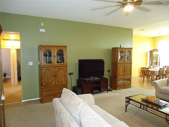 3rd image of 1112 Dixon Ln