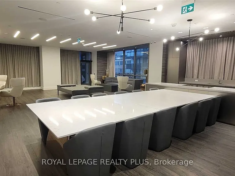 39 Roehampton Ave E #1807 — Photo 19