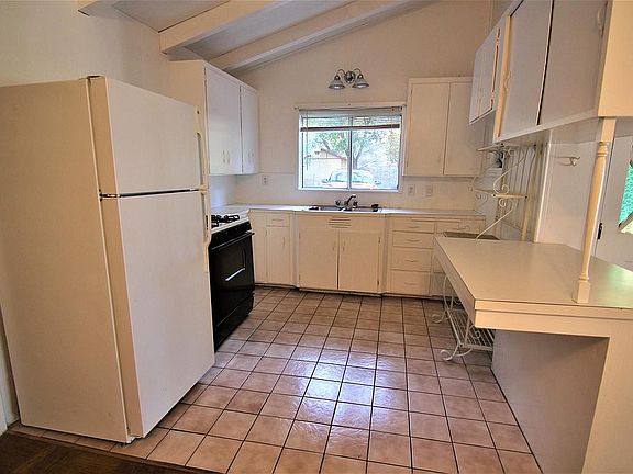 3rd image of 5025 Venado Ave