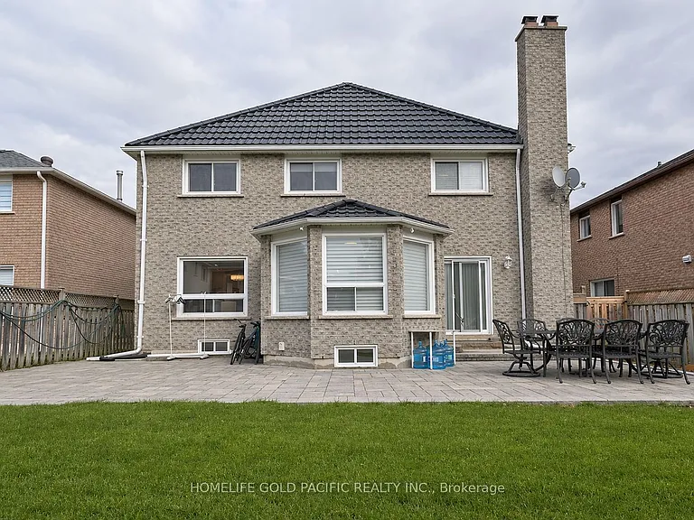 48 Havagal Cres — Photo 40