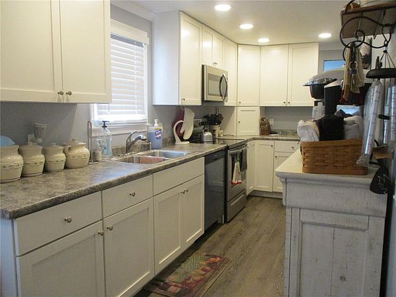 3rd image of 104 Woodlawn Dr