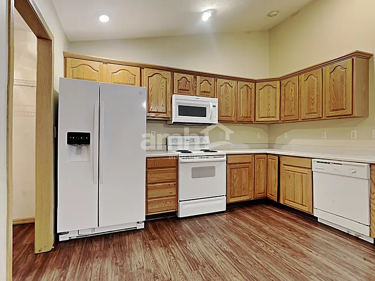 3370 Redbud Dr — Photo 3