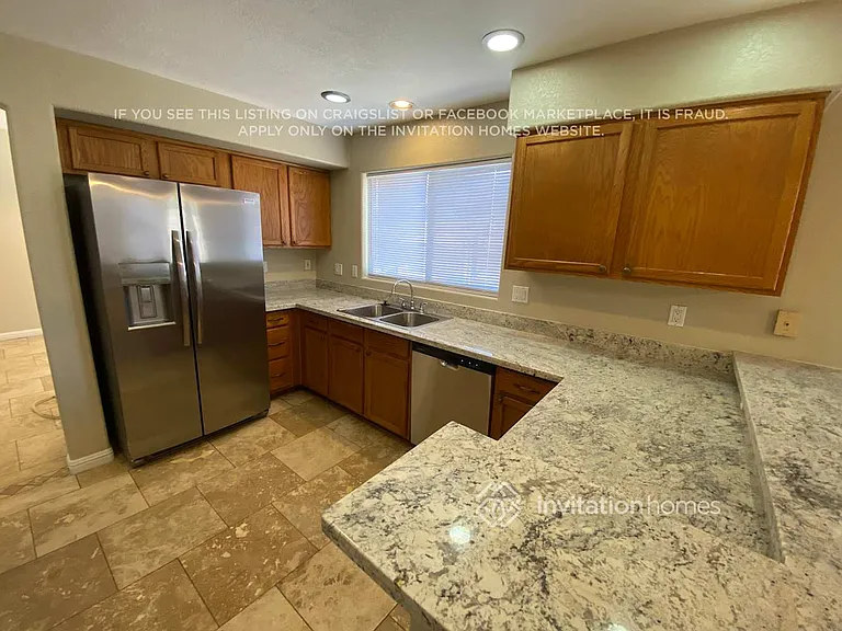 764 W La Pryor Ln — Photo 8
