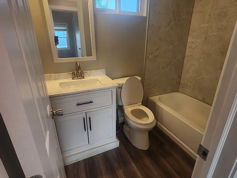 28 Cooke St #5 — Photo 6