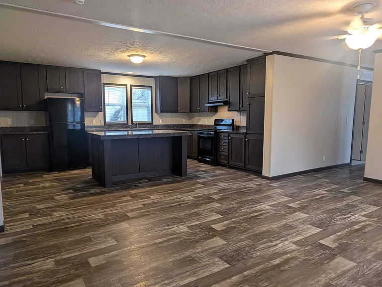 Avon Lakes Estates — Photo 17