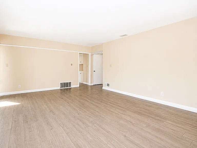 1290 Brightwood St — Photo 4