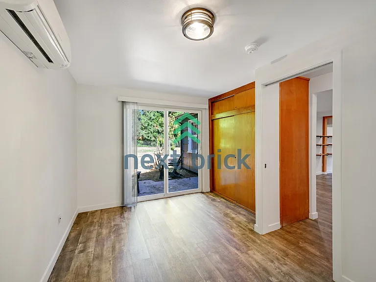 528 NE Serpentine Pl — Photo 8