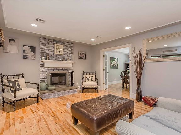2nd image of 220 Jefferson Ave