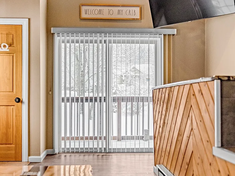 284 Roundabout Way — Photo 3