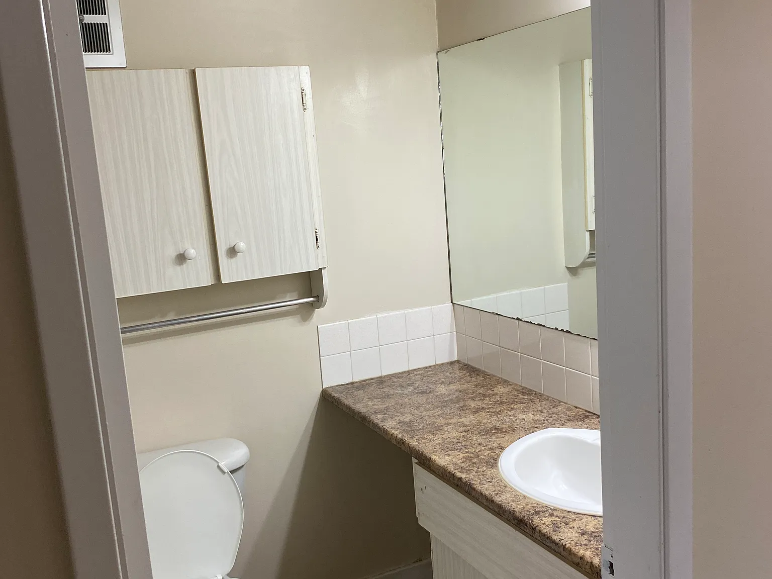 Glenmore Manor - 1 Month Free! — Photo 2