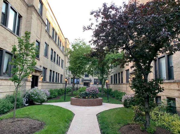 3530 N Broadway St #2, Chicago, IL 60657