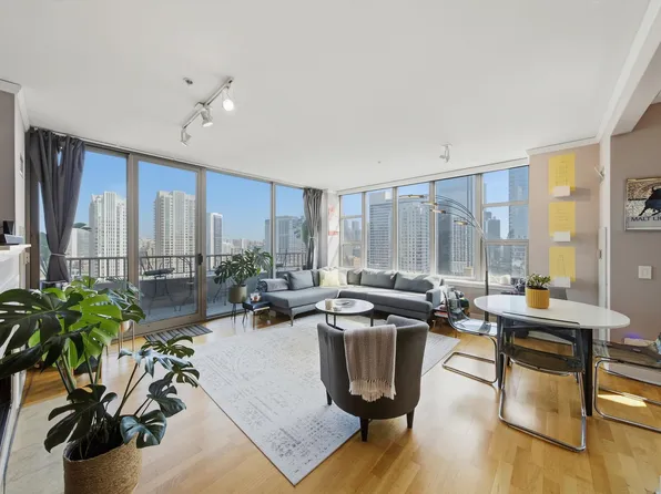 200 N Jefferson St APT 2406, Chicago, IL 60661