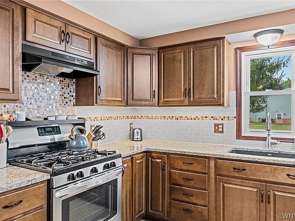 3rd image of 1362 Westwood Ave