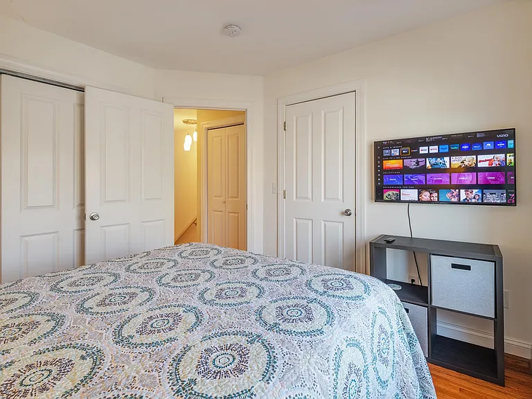 39 Clyde St #D — Photo 14