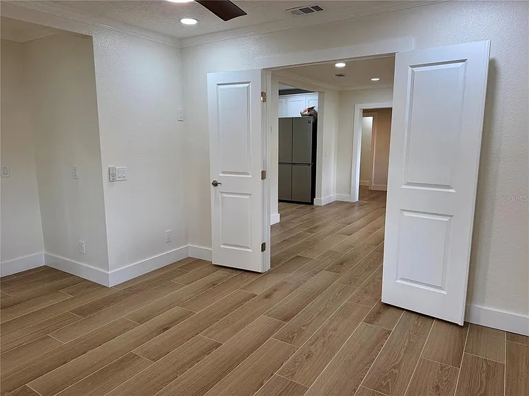 301 S Seminole Ave — Photo 27