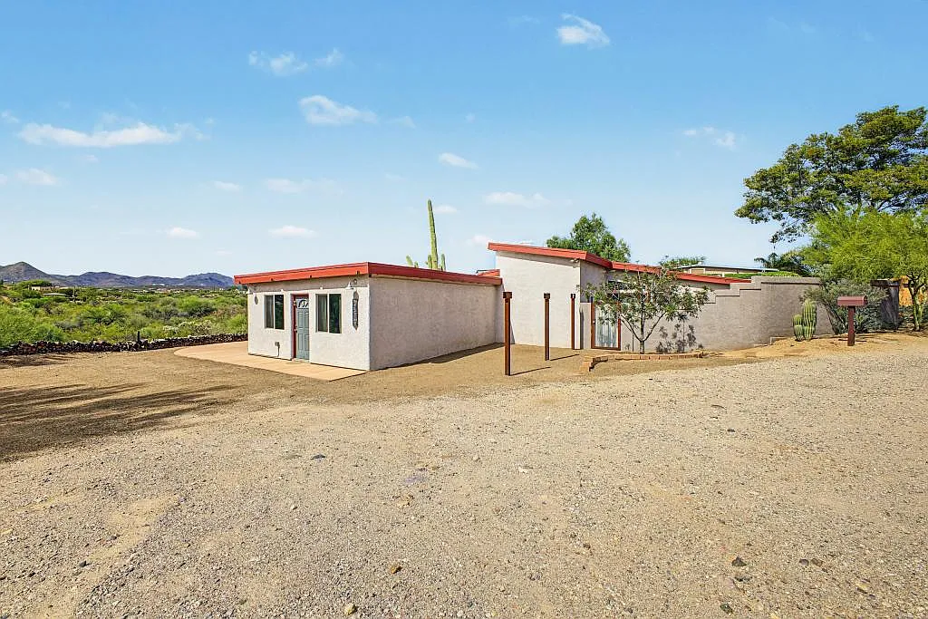 2845 N Silver Spur Dr — Photo 3