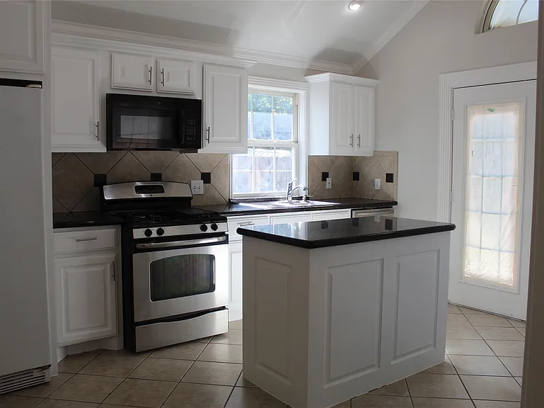 2914 Pitzlin St — Photo 14