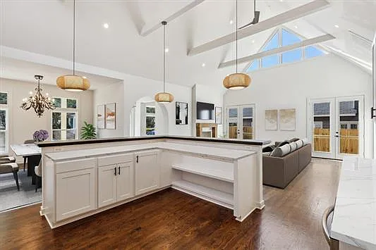 2060 Carr Ave — Photo 3