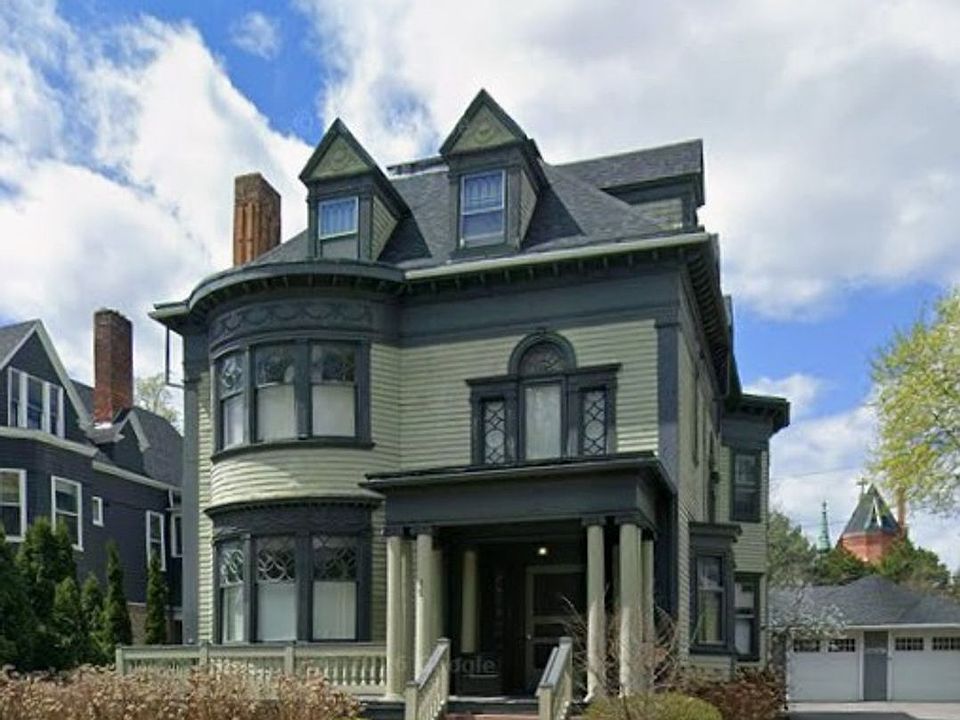 1st image of 15 Strathallan Park APT 3