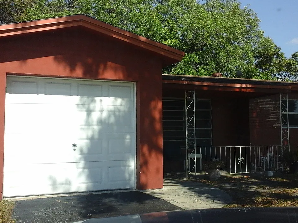 3631 NW 9th Ct