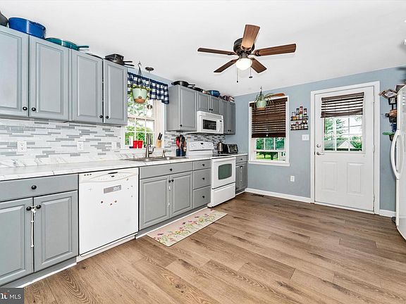 4th image of 2175 Trevanion Rd