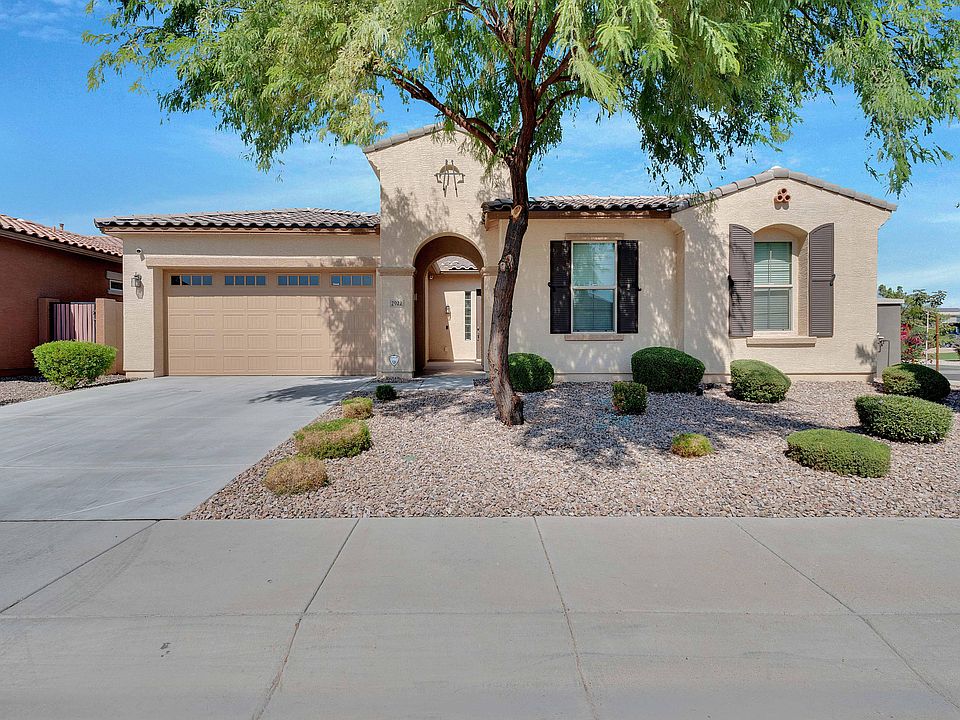 1st image of 2922 E Redwood Pl