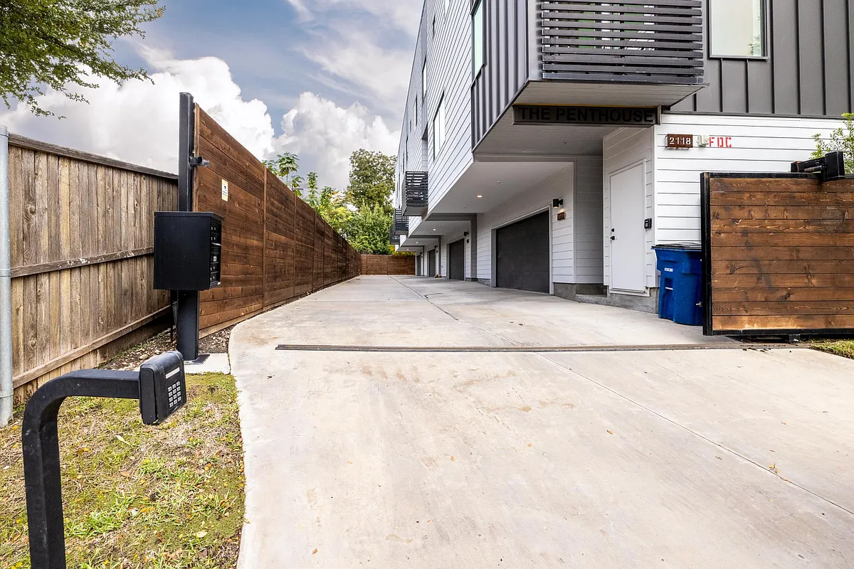 2118 N Carroll Ave Apt 101, Dallas, TX 75204 HotPads