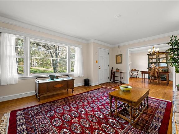3rd image of 936 Chester Cir