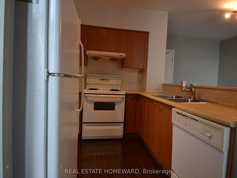 38 Lee Centre Dr #126 — Photo 2