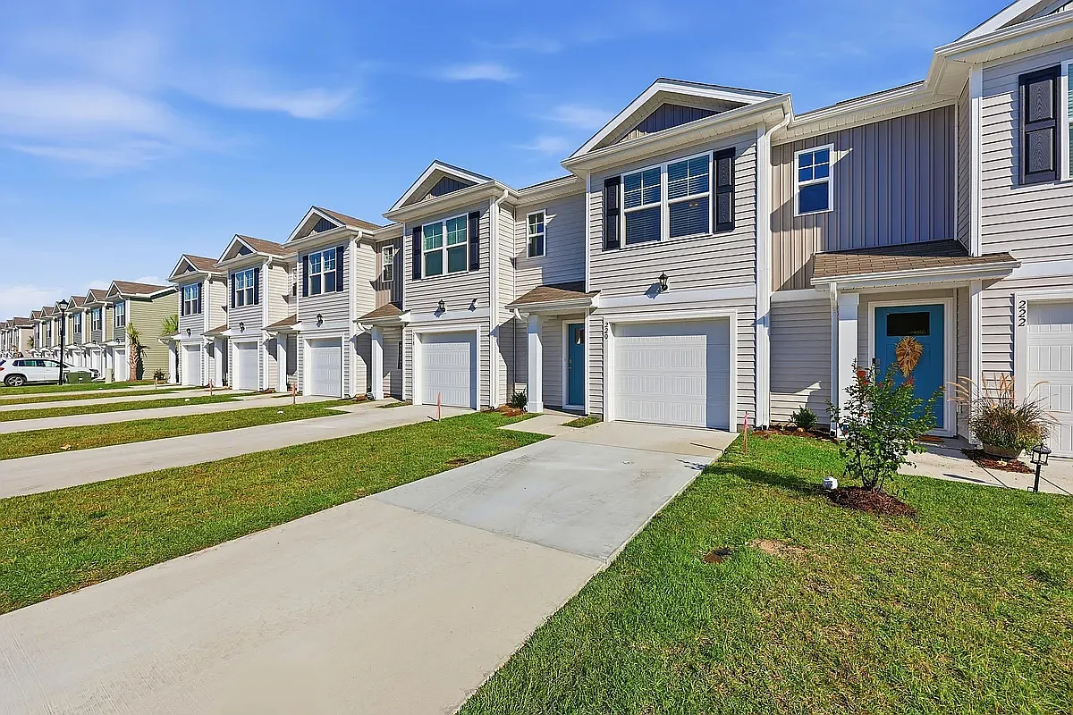 3 bed, 2.5 bath, 1418 sqft, $1,950 — Photo 2