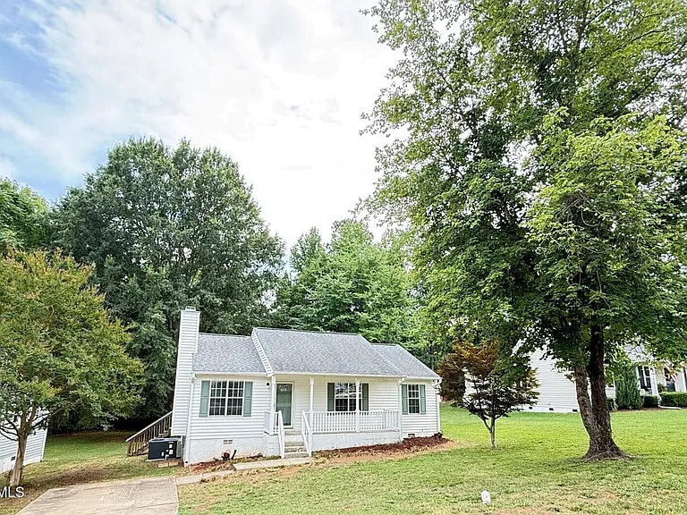 610 E Jones Ave — Photo 1