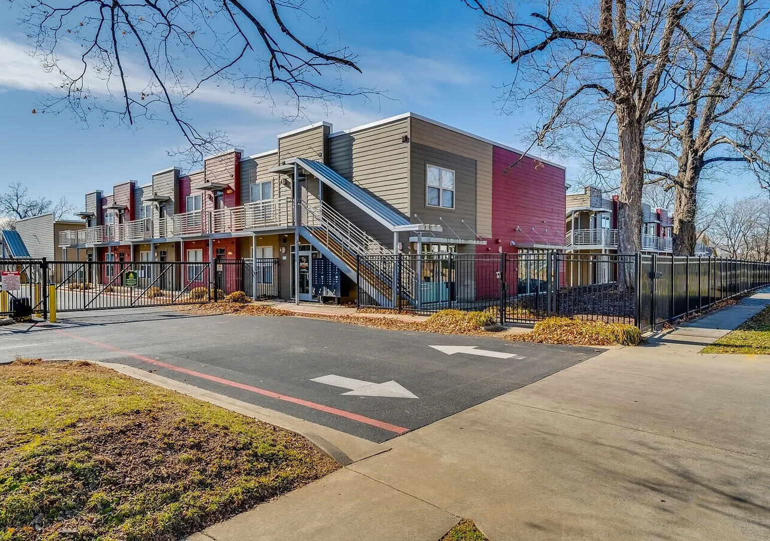 1200 W Walnut Street — Photo 1