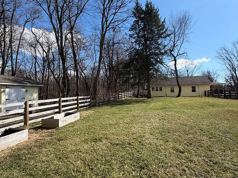 236 Lakeview Dr — Photo 24