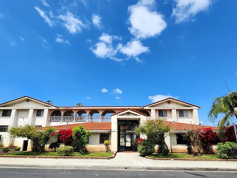 Villa Pacifica Apartments — Photo 21