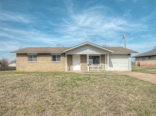 2401 Piccadilly Cir, Moore, OK 73160