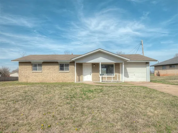 2401 Piccadilly Cir, Moore, OK 73160
