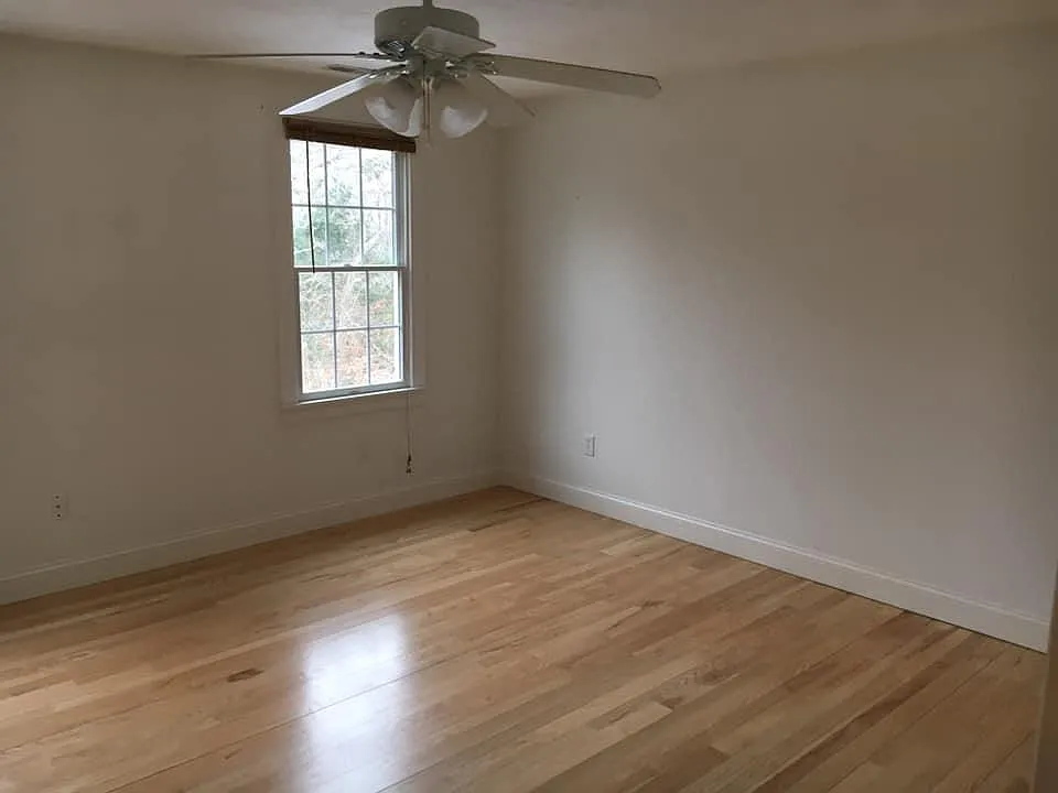 126 S Sandwich Rd — Photo 3