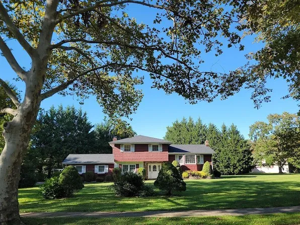 14 Woodcrest Cir, Monroe Township, NJ 08831