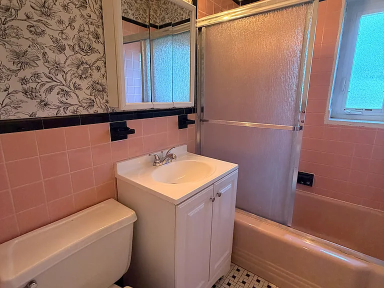 572 Whitney Ave #3E — Photo 10