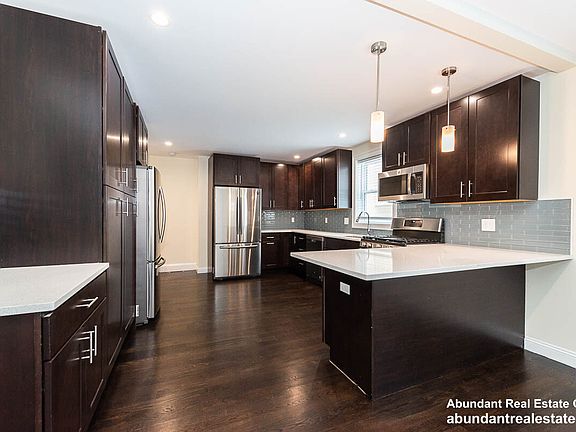 3rd image of 10 Marion St #2