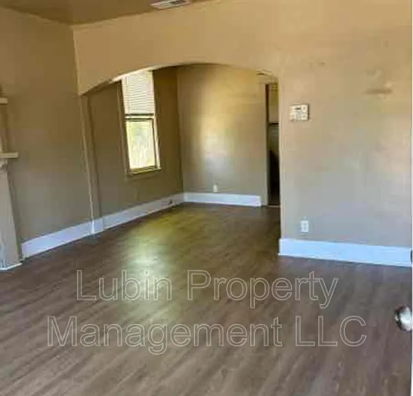 2077 Vollintine Ave — Photo 2