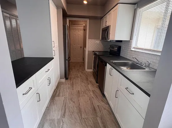 1111 Longfellow Rd, Sarasota, FL 34243