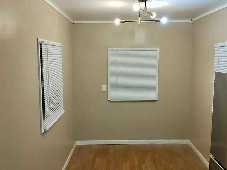 1329 E Main St — Photo 11