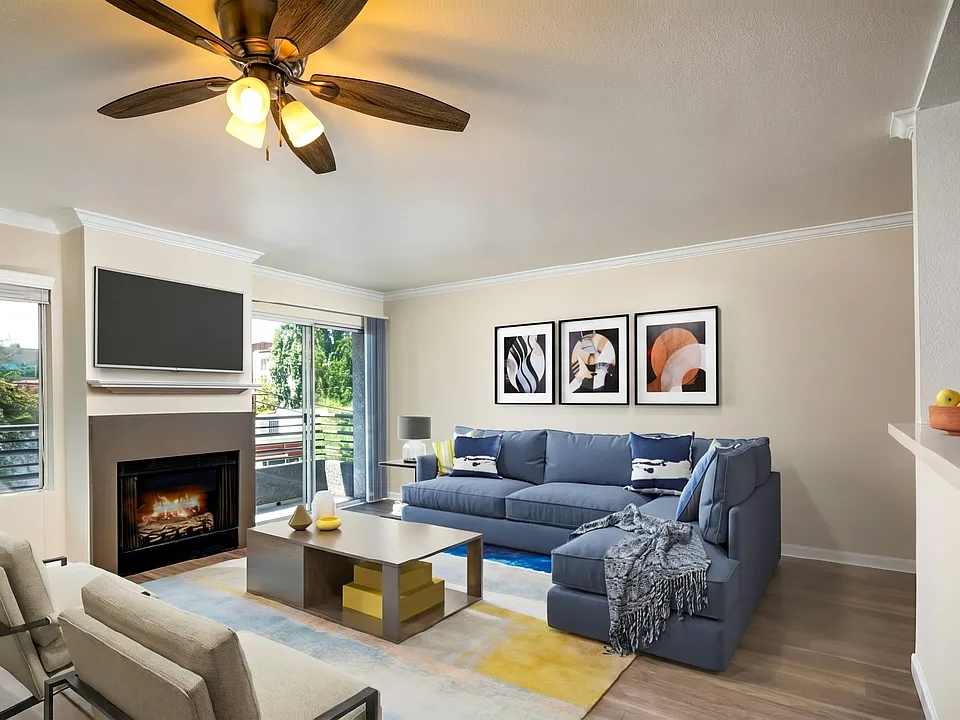 Warner Pointe