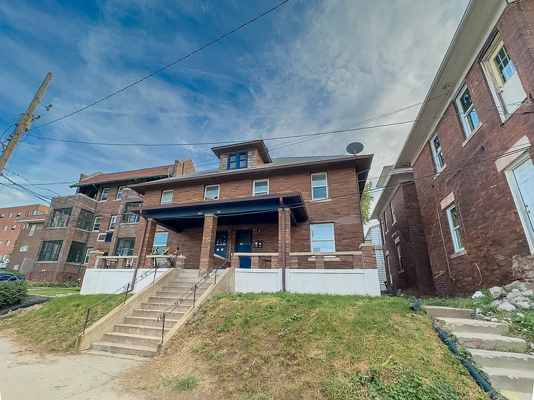 913 Forest Ave — Photo 1