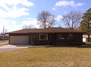 2231 River Rd, Windom, MN 56101