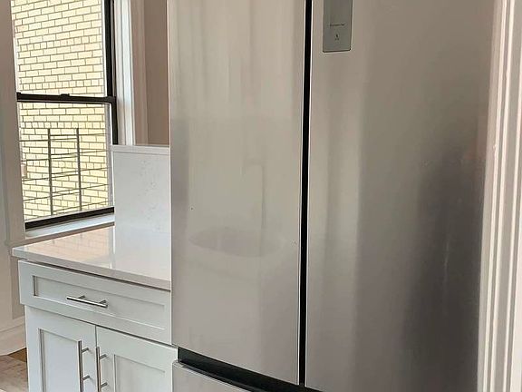 4th image of 242 E 72nd St APT 2A