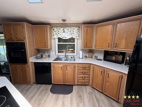 3rd image of 50 Falls Way Dr